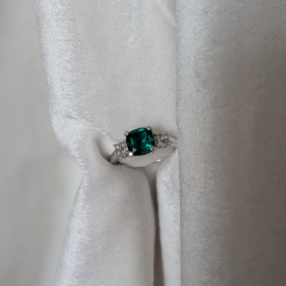 Emerald And Diamond White Gold Ring - Picture 5 of 13